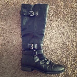 Black knee high riding boots.