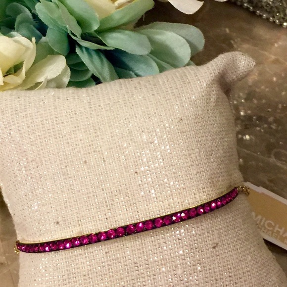 Michael Kors Fuchsa Crystal Bar glider bracelet. - Picture 3 of 4