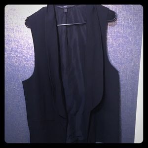 Sleeveless black boyfriend blazer