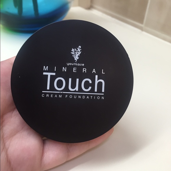 Younique Mineral Touch Foundation