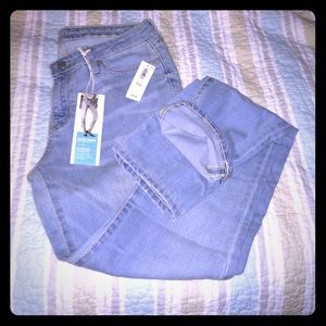 NWT Light Denim Old Navy Boyfriend Straight Jeans