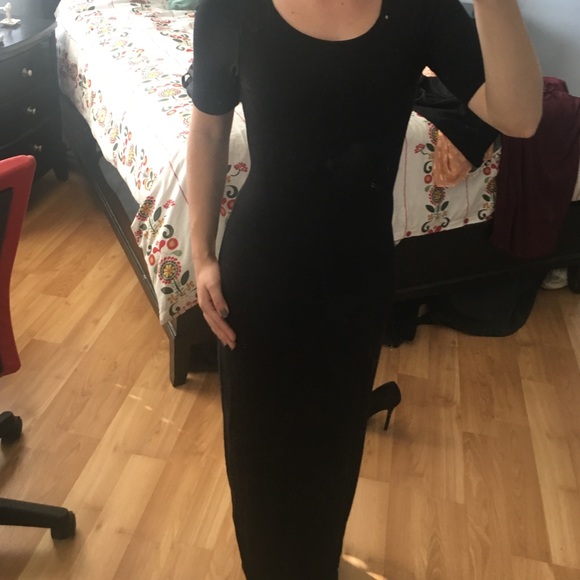 F21 Black maxi dress with open back $15!