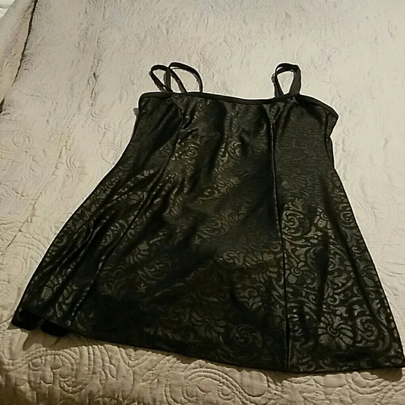 This beautiful 1 piece suit has a great design