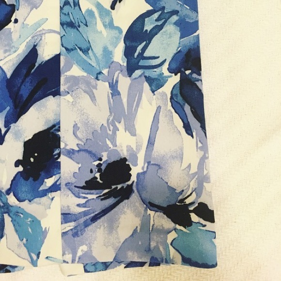 Beautiful floral patterned dress - Picture 3 of 3