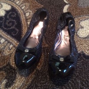 Blue and black Tahari snake skin flats