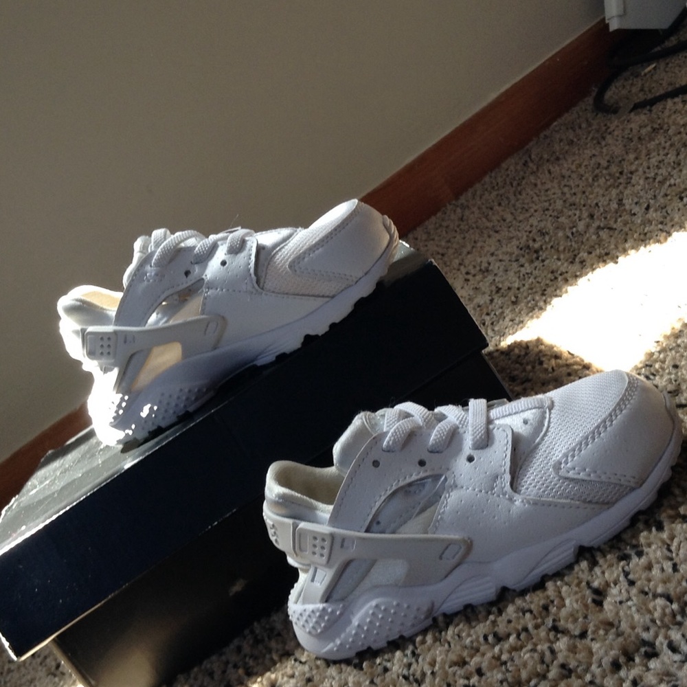 WHITE hurraches