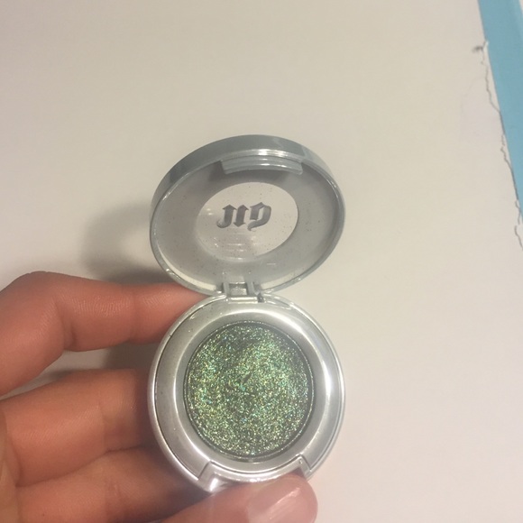 Urban decay moon dust shadow in "zodiac"
