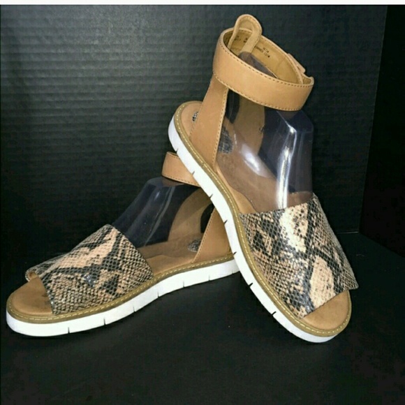 Like new Clarks. Listing going away soon.