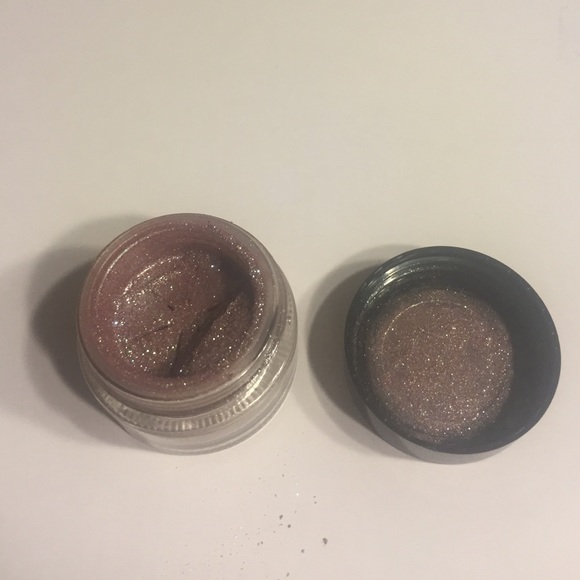 Too Faced Glamour Dust in Glampire