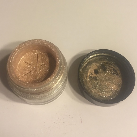 Too Faced Glamour Dust in Nude Beam