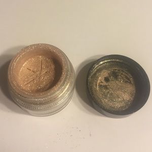 Too Faced Glamour Dust in Nude Beam