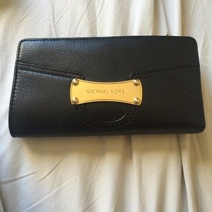 🔺🔻sale today only🔺🔻Michael Kors Wallet