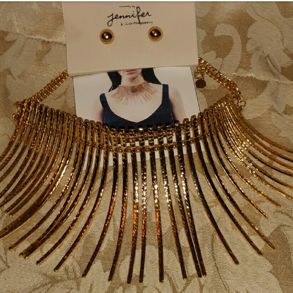 Classy spike necklace
