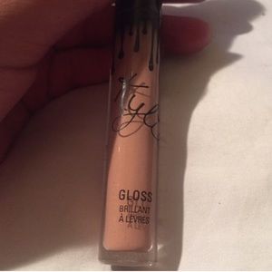 Kylie cosmetics lip gloss in so cute