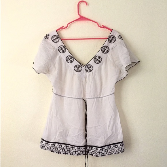 Unit white hippie grey floral flutter shirt