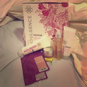 Jamberry Indulgence Hand Care Kit & 2 Nail Wraps🌟
