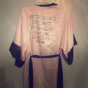 VS silk robe