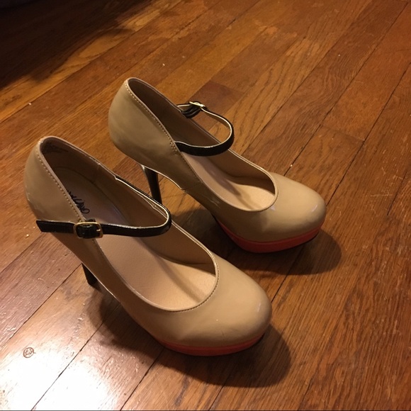 Heels - Picture 4 of 4