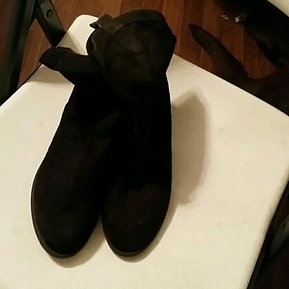 Black cowgirl boots