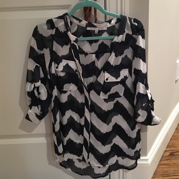 SHEER ZIG ZAG TOP
