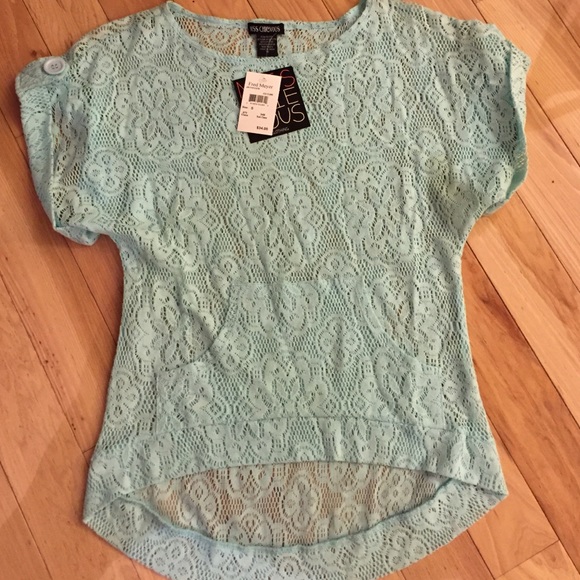 Short sleeve lacey top
