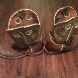 Justin bent tail square toe cowboy boots