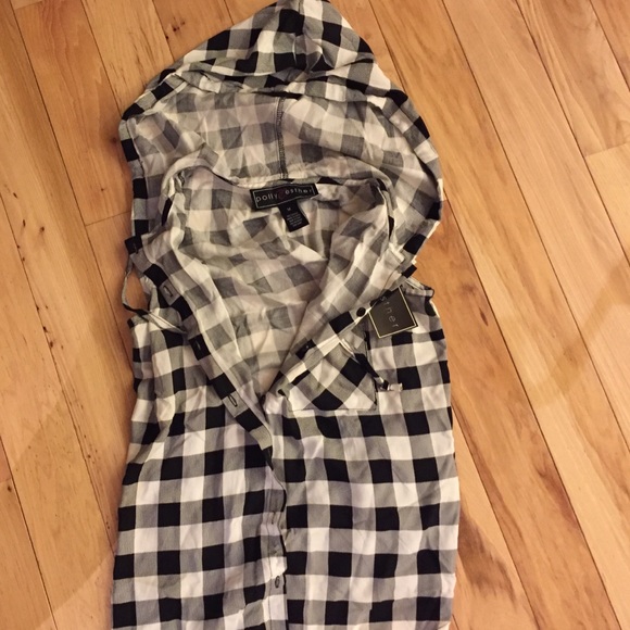 Sleeveless plaid shirt