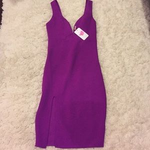 NWT L'atiste by Amy Fuschia plunge with slit dress