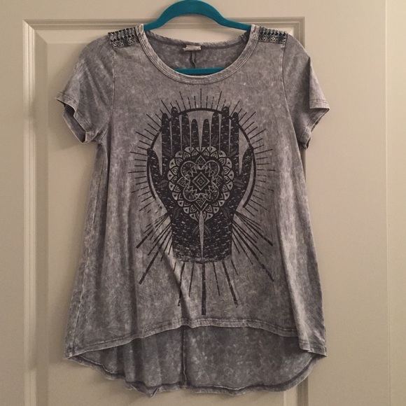 Trendy shirt: size M