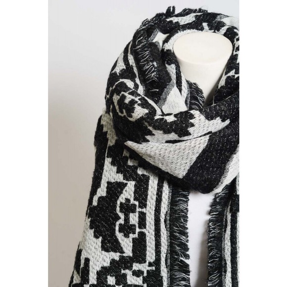 Bohemian Frayed Edge Diamond Blanket Scarf - Picture 3 of 4