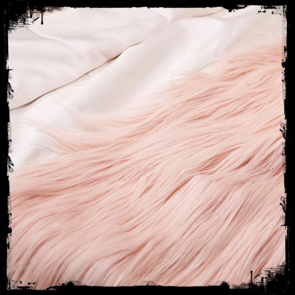 BNWT BOHO SHAG PINK FAUX FUR COAT/4th pic in white - Picture 3 of 4