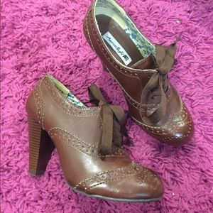 Brown Heeled Oxfords with Vintage Feel
