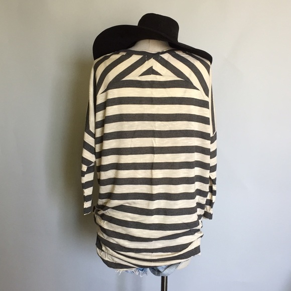 Loose fit stripped knit top - Picture 2 of 4