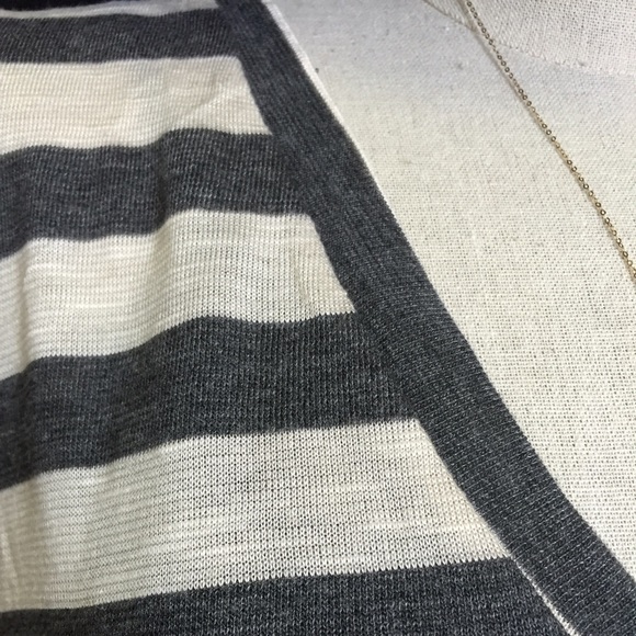 Loose fit stripped knit top - Picture 3 of 4