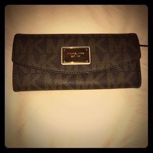💋Authentic Michael Kors wallet💋