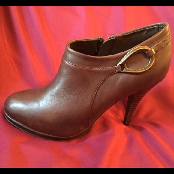 Reba booties!