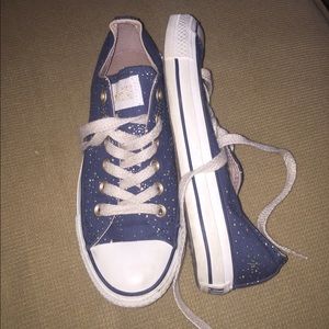 Blue/gold Converse