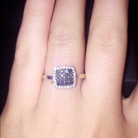 Diamond ring with black and white diamonds - Picture 3 of 4