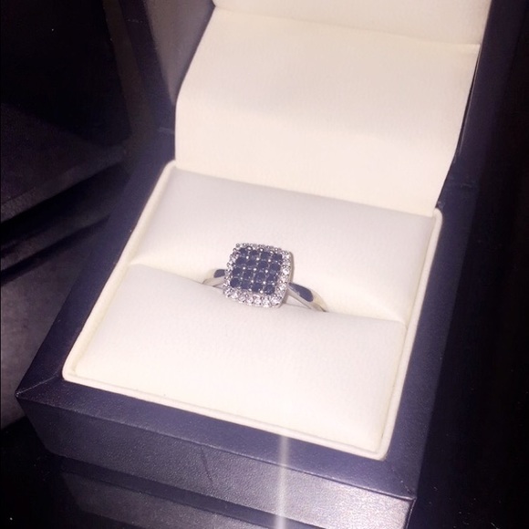 Diamond ring with black and white diamonds - Picture 4 of 4