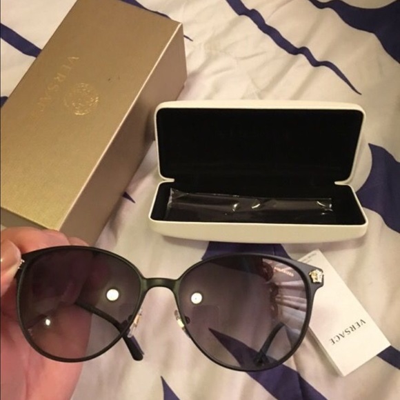 Versace sunglasses 😎 (POLARIZED) brand new - Picture 1 of 1