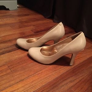 Hardly worn nude heels 🙏🏻❤️