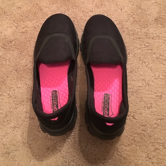 Sketcher's yoga mat shoes