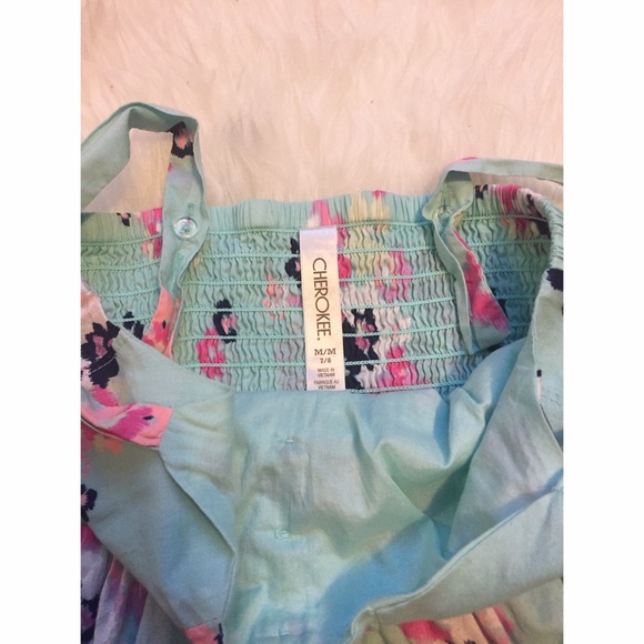 ๐HP 9-21-16๐Super Cute Flowery Dress๐ - Picture 2 of 4