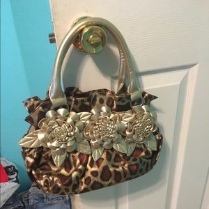 Sma cheetah purse