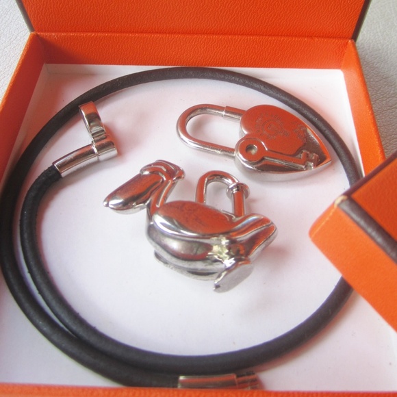 SOLD Auth. Hermes Pelican and Heart Cadena Pendant - Picture 2 of 4