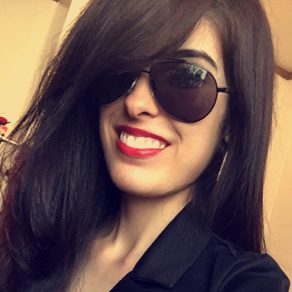 Meet your Posher, Crystal