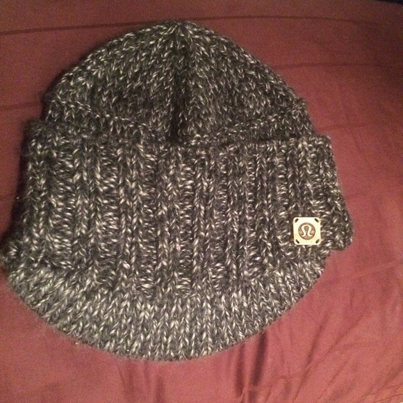 Lululemon winter beanie hat