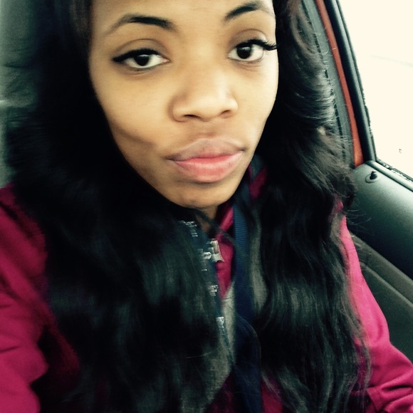 Meet your Posher, Javona