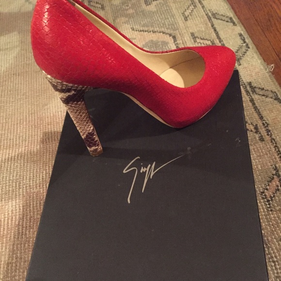 Red Python Pin Up Pumps - Picture 2 of 4