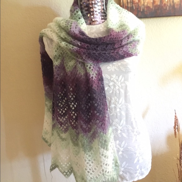Crocheted scarf - Picture 2 of 4